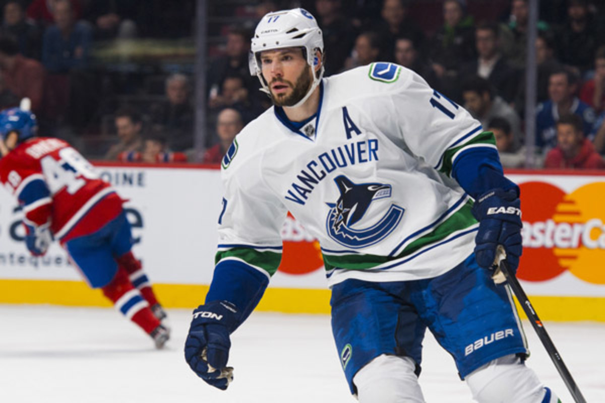 Vancouver Canucks Legend Ryan Kesler Goes Viral For Hilarious Actions in New Video