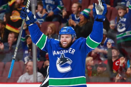 Former Vancouver Canucks forward Thomas Vanek.