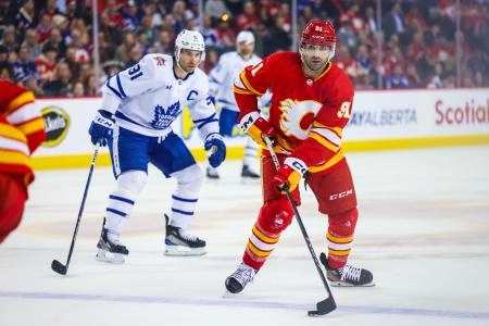 Jan 18, 2024; Calgary, Alberta, CAN; Calgary Flames center Nazem Kadri (91) controls the puck against the Toronto Maple Leafs during the third period at Scotiabank Saddledome. Mandatory Credit: Sergei Belski-Imagn Images Jan 18, 2024; Calgary, Alberta, CAN; Calgary Flames center Nazem Kadri (91) controls the puck against the Toronto Maple Leafs during the third period at Scotiabank Saddledome. Mandatory Credit: Sergei Belski-Imagn Images