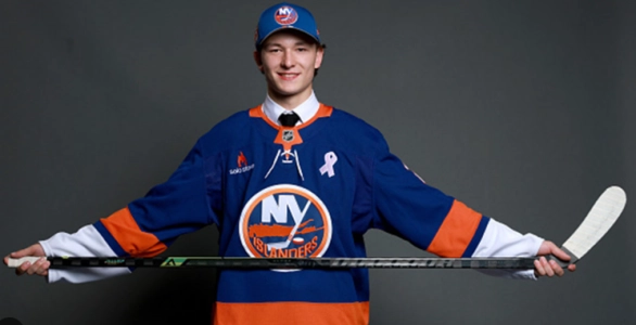 New York Islanders' Matthew Schaefer holds a stick on draft day