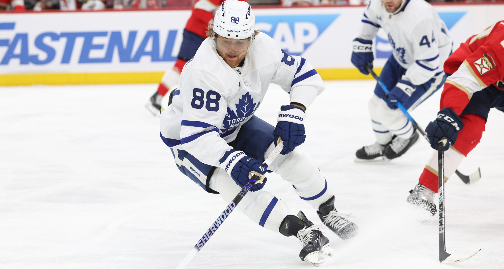 Maple Leafs Pressed to Sign Underrated Winger Who Could Elevate William Nylander's Game
