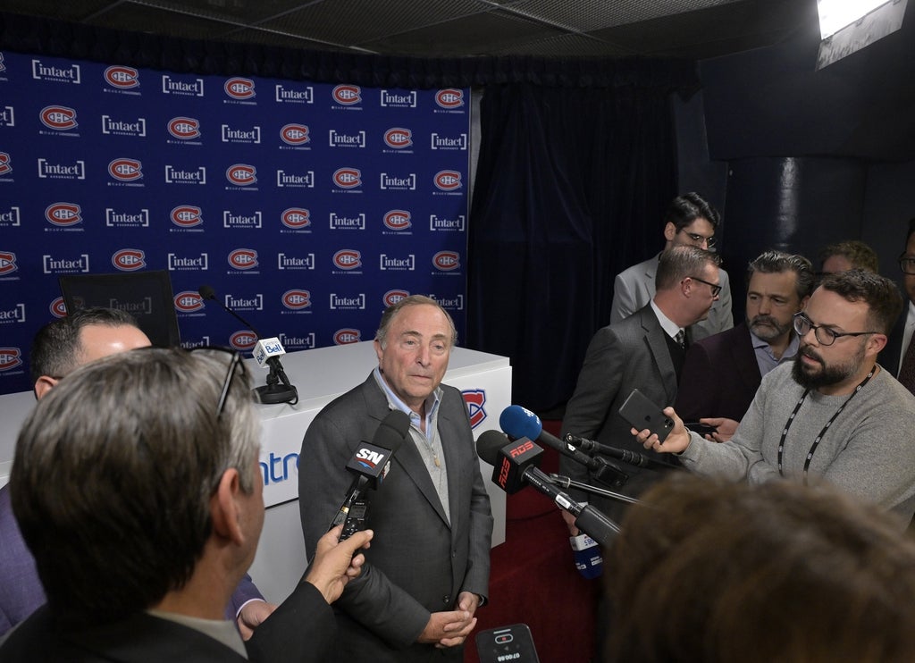 Bettman and the NHL Reportedly Working to Start the Regular Season Earlier
