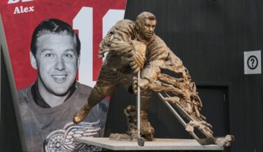 Alex Delvecchio, from Detroit Red Wings' Production Line, dead at 93