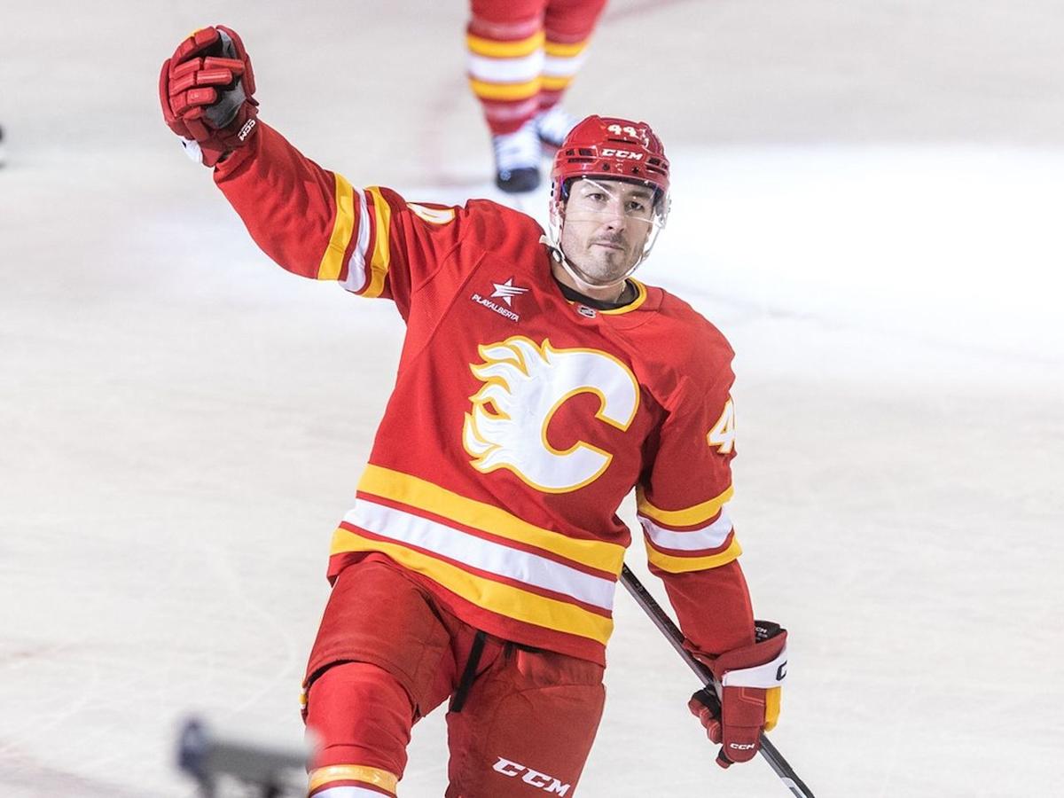 Joel Hanley sticking with Calgary Flames, signs two-year contract