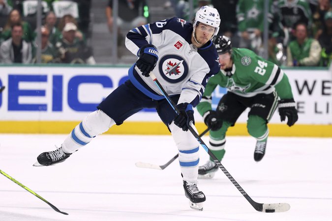 Winnipeg Jets sign forward Morgan Barron to two-year, US$3.7M extension | Fraser Valley Today
