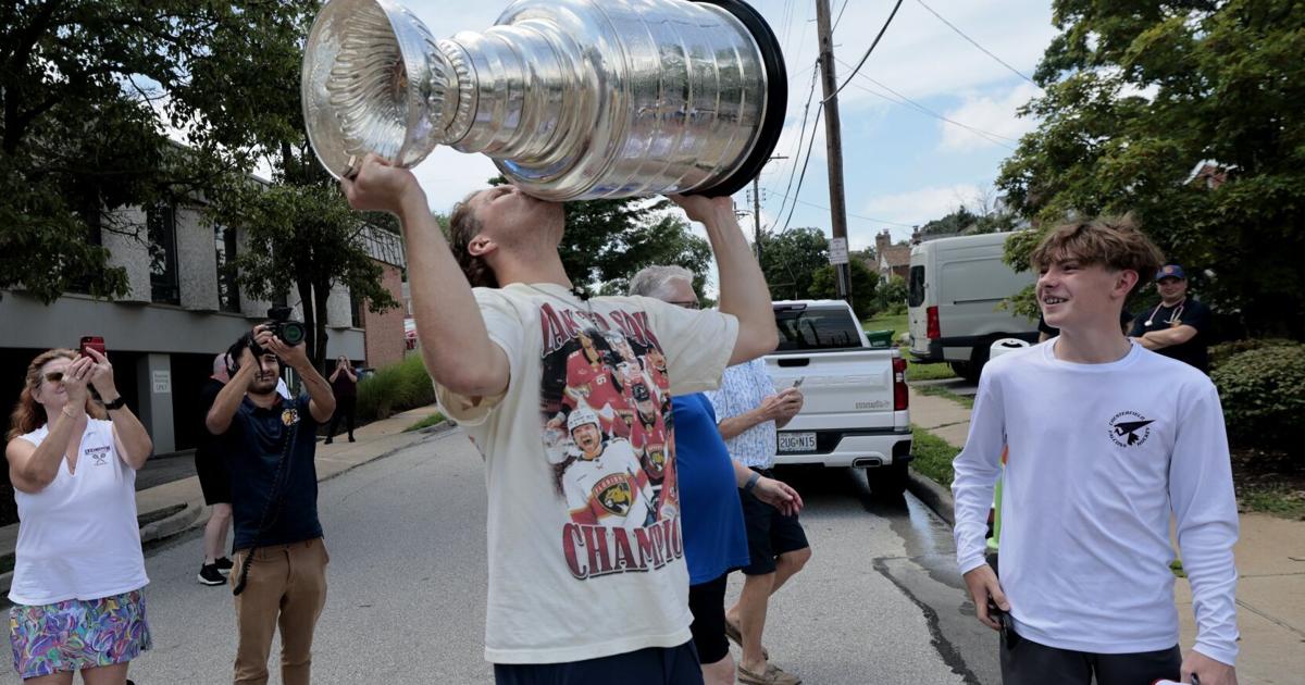 Matthew Tkachuk brings the Stanley Cup back to St. Louis