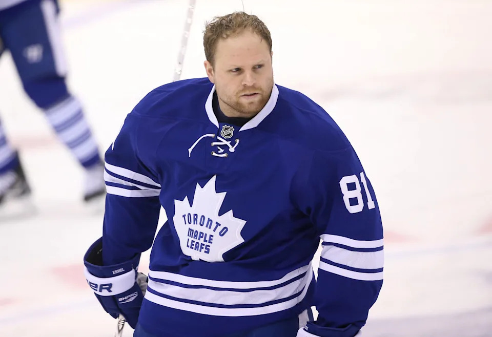 Former Toronto Maple Leafs right wing Phil Kessel (81) warms up.Tom Szczerbowski-USA TODAY Sports