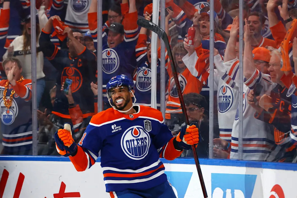 Edmonton Oilers left wing Evander Kane (91) reacts after scoring a goal.Perry Nelson-Imagn Images