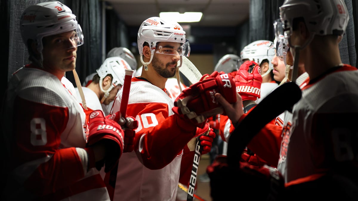 Veleno signs with Canadiens; Zadina extends Swiss deal