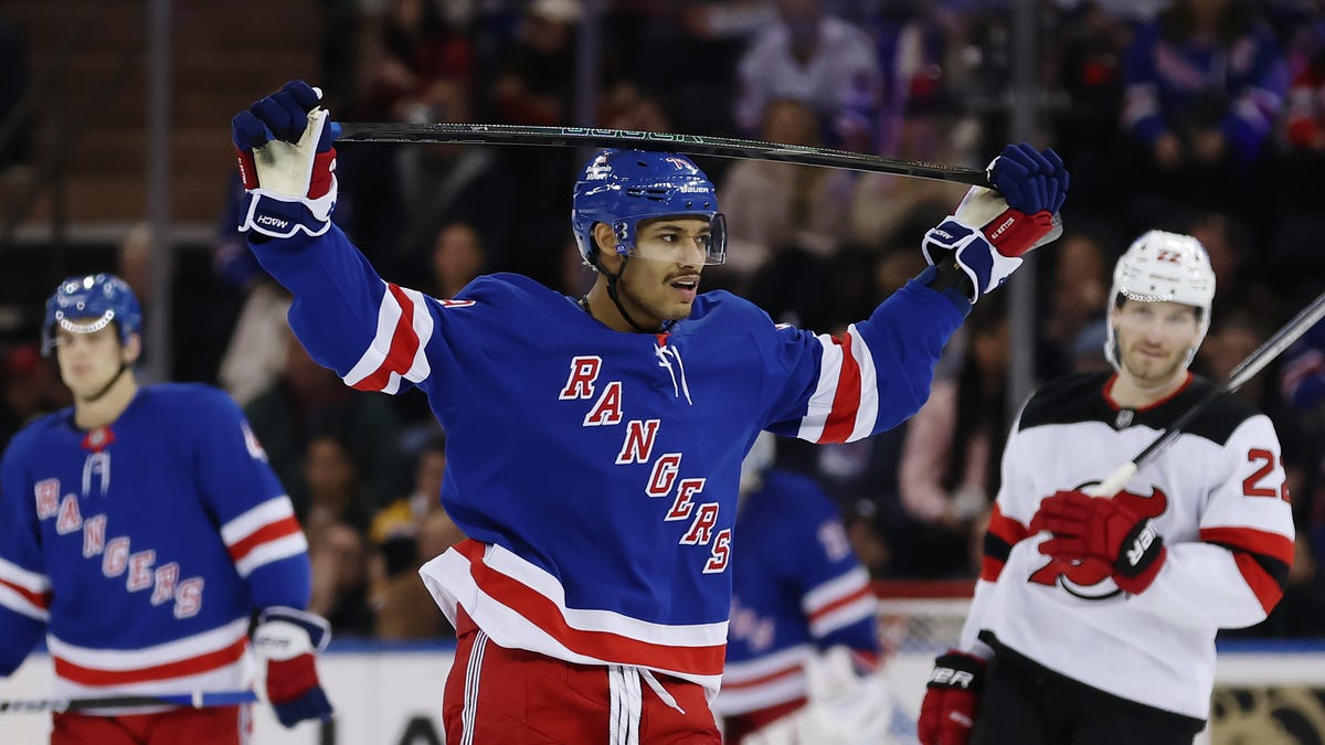 NY Rangers trade defenseman to Carolina Hurricanes