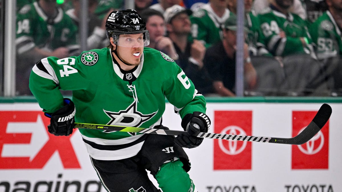 NHL free agency: Tracking signings, trades, rumors