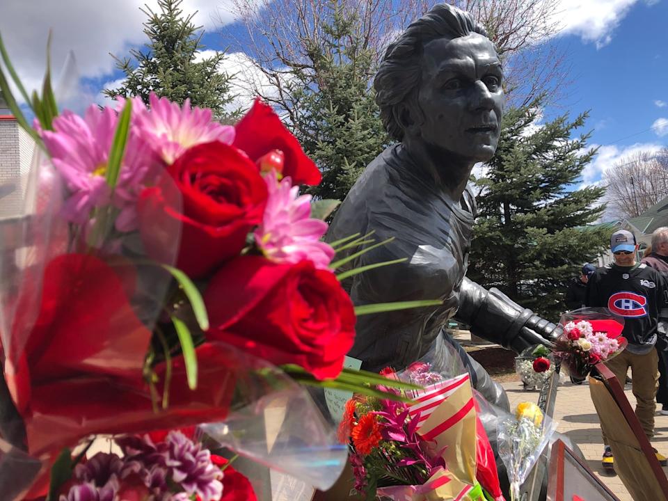 Montreal Canadiens icon Guy Lafleur has died at age 70. See Lafleur sculpture and makeshift memorial in Thurso, QC on 22 Apr 2022.