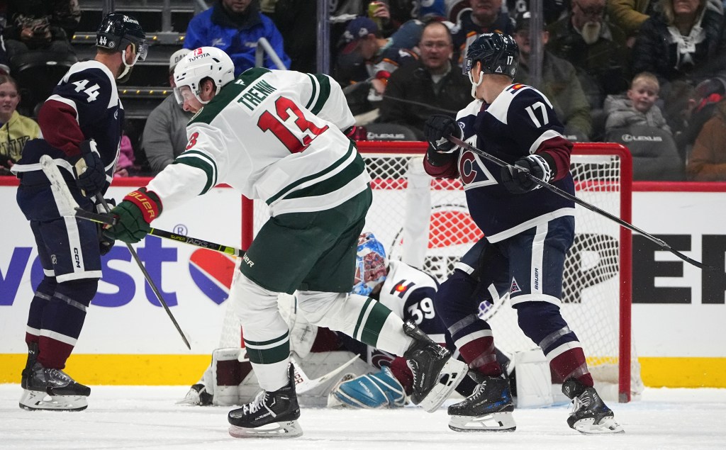Avalanche offense sputters in loss to shorthanded Wild