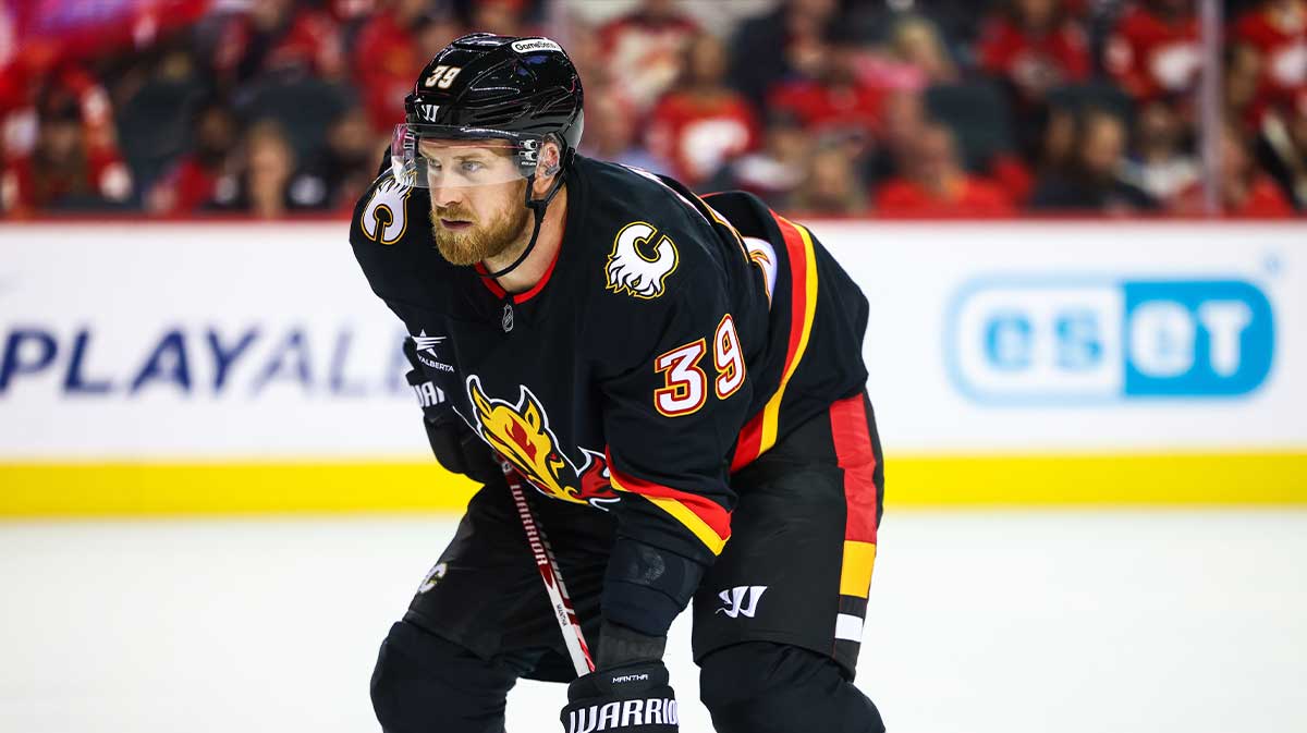Calgary Flames right wing Anthony Mantha (39) against the Winnipeg Jets during the second period at Scotiabank Saddledome.