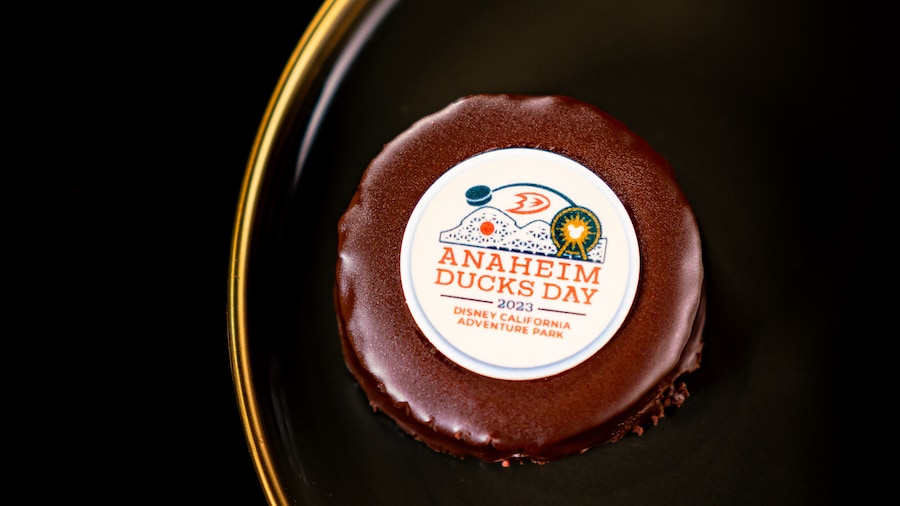 Hockey puck-themed brownie at Studio Catering Co. and Schmoozies