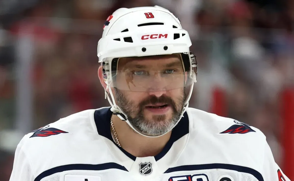 After acquiring him from Sidney Crosby's Penguins, Alex Ovechkin's Capitals re-sign veteran forward to two-year extension