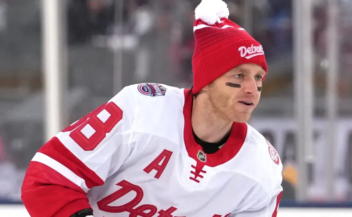 Patrick Kane's Red Wings reportedly in talks to land $92M star defenseman from Sidney Crosby's Penguins