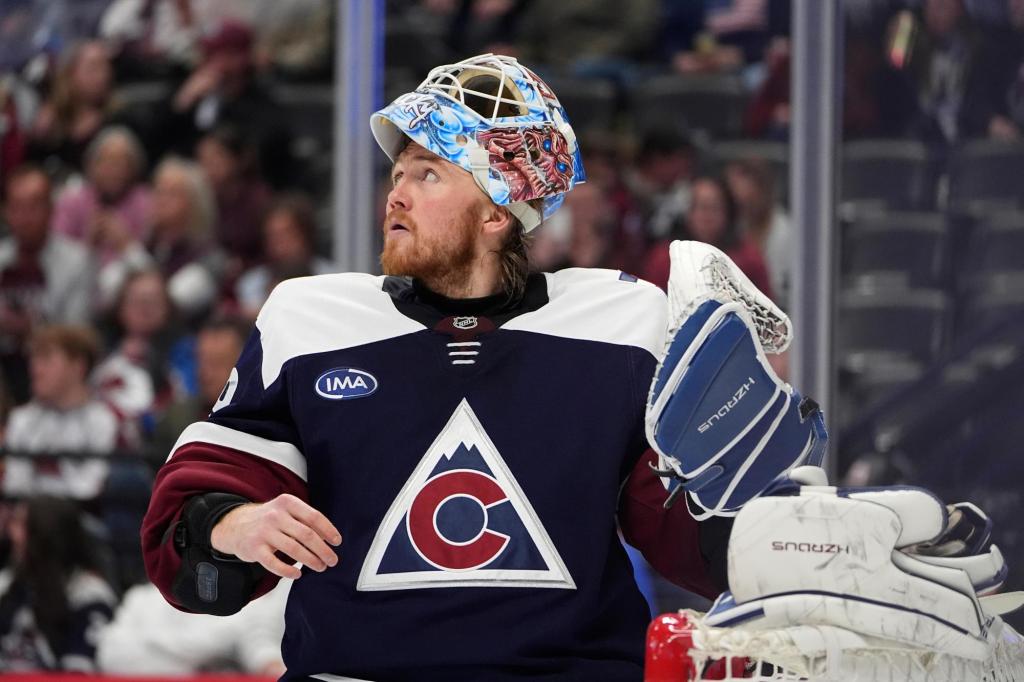 Flyers shut out for third straight game in loss to Avalanche