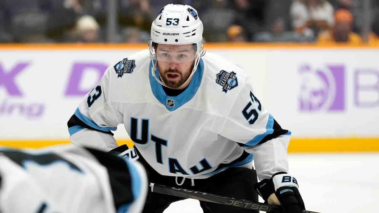 Michael Carcone signs one-year deal with Mammoth