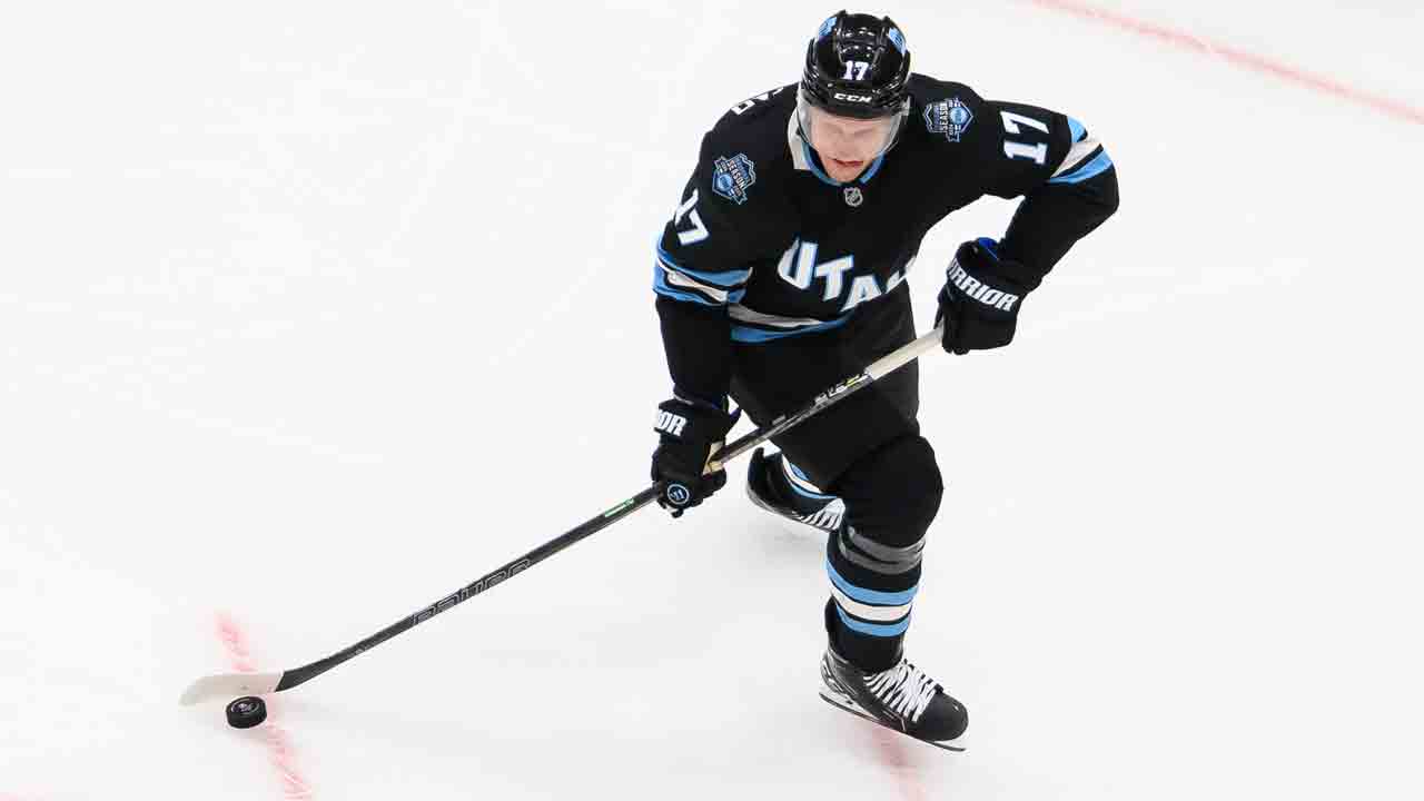 Veteran centre Nick Bjugstad signs two-year contract with Blues