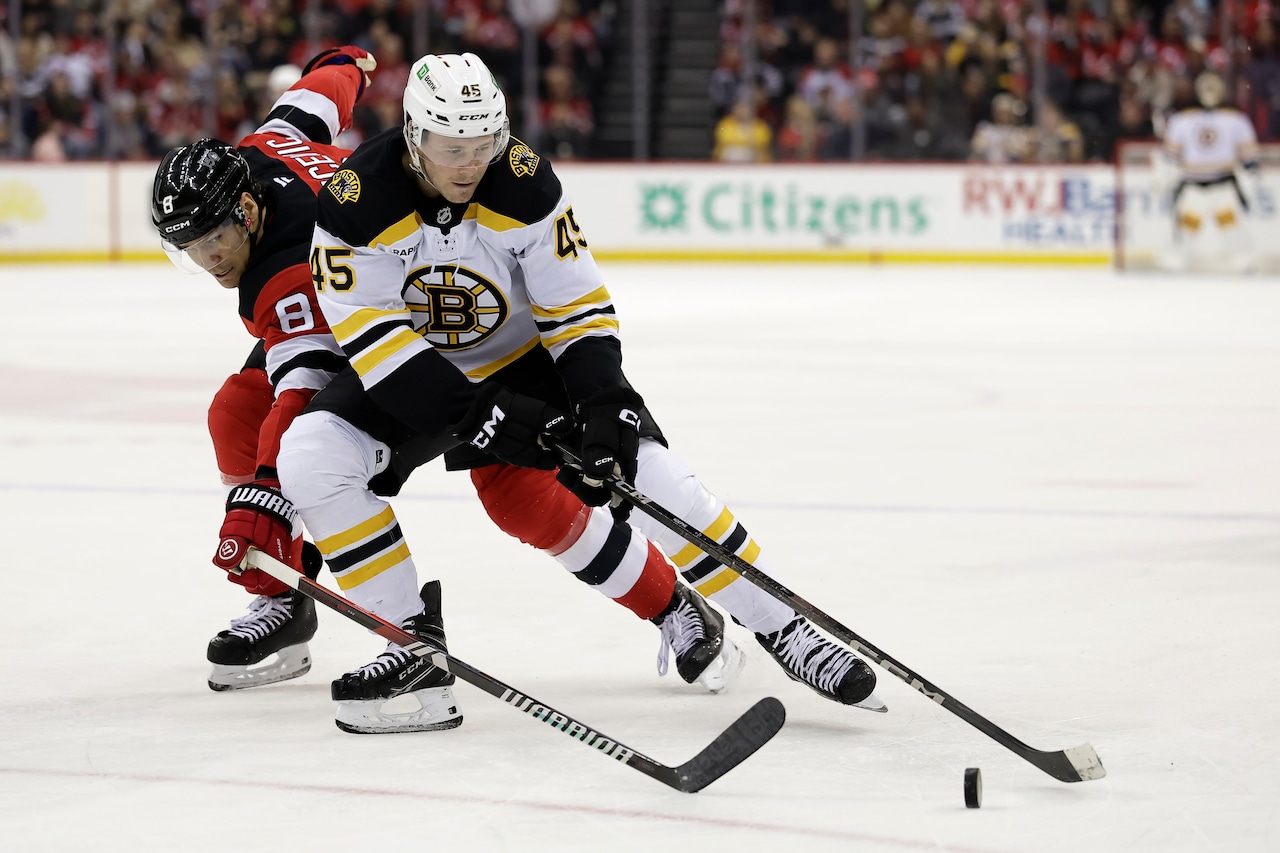 Bruins forward signs one-year deal with Winnipeg Jets