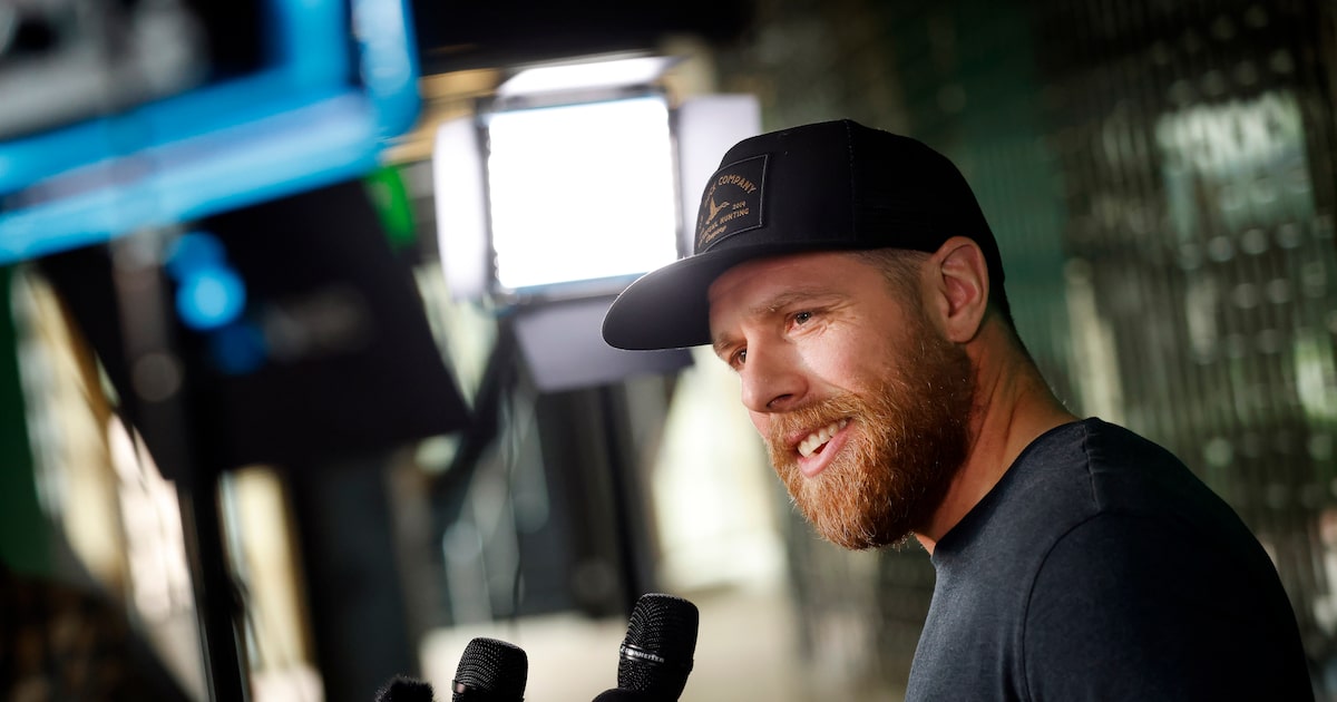 Former Stars forward Joe Pavelski holds on to lead in 2025 American Century Championship