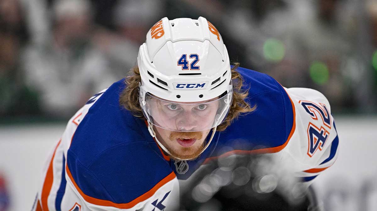 Edmonton Oilers right wing Kasperi Kapanen (42) during the game between the Dallas Stars and the Edmonton Oilers in game five of the Western Conference Final of the 2025 Stanley Cup Playoffs at American Airlines Center.