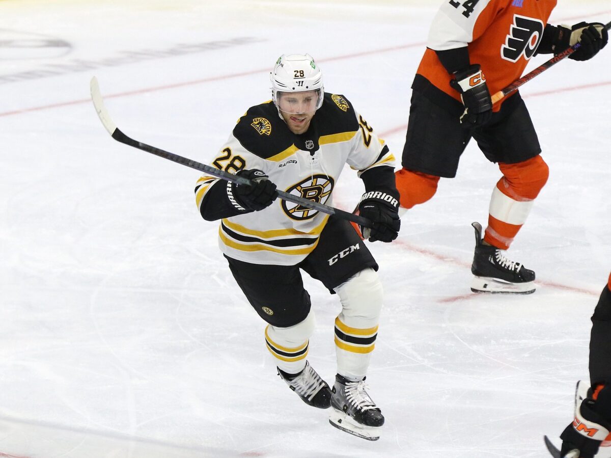 Elias Lindholm Boston Bruins