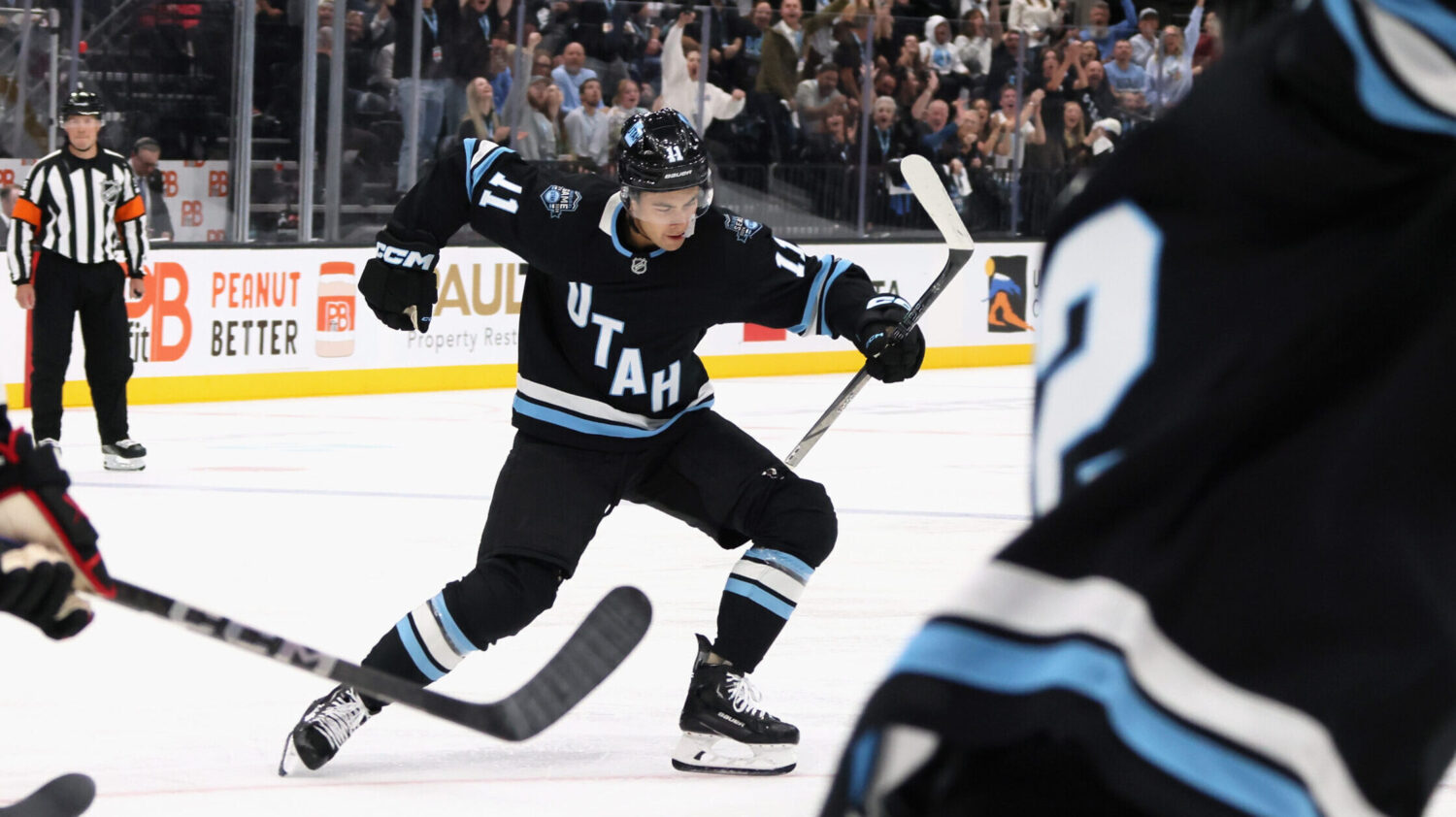 dylan guenther utah hockey club...