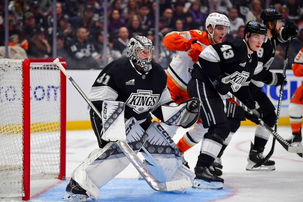 The Islanders signed goalie David Rittich on Tuesday.