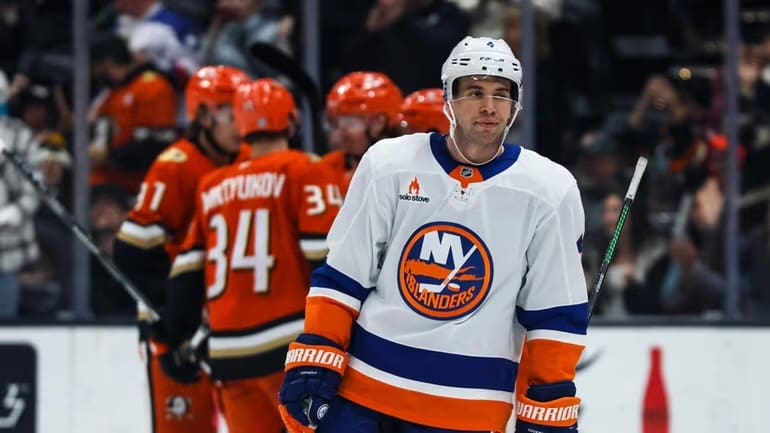 BREAKING: Islanders Re-Sign Tony DeAngelo