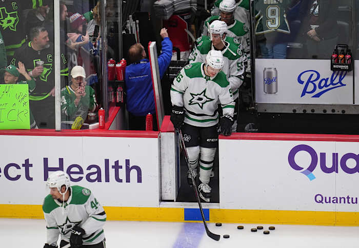 Stars forward Mikko Rantanen receives cheers, some boos, in 1st game against Avs since he was traded
