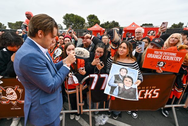 Ducks forward Leo Carlsson signs autographs for fans during the...