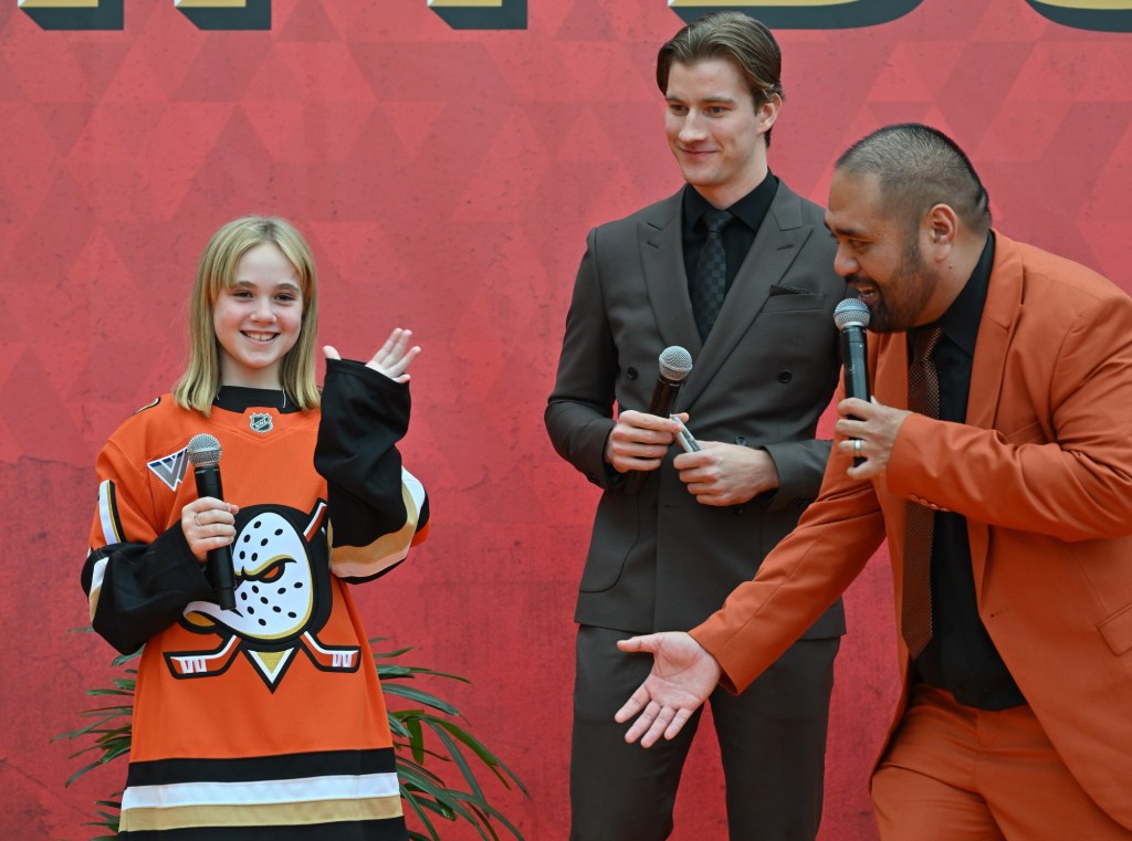 Ducks celebrate Emma Melin as their ’21st Duck’ at home opener – Orange County Register