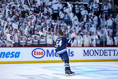 Logan Stanley levels Jordan Kyrou with crushing mid-ice hit
