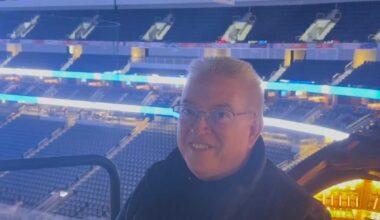 Islanders honor anthem singer Paul Cartier