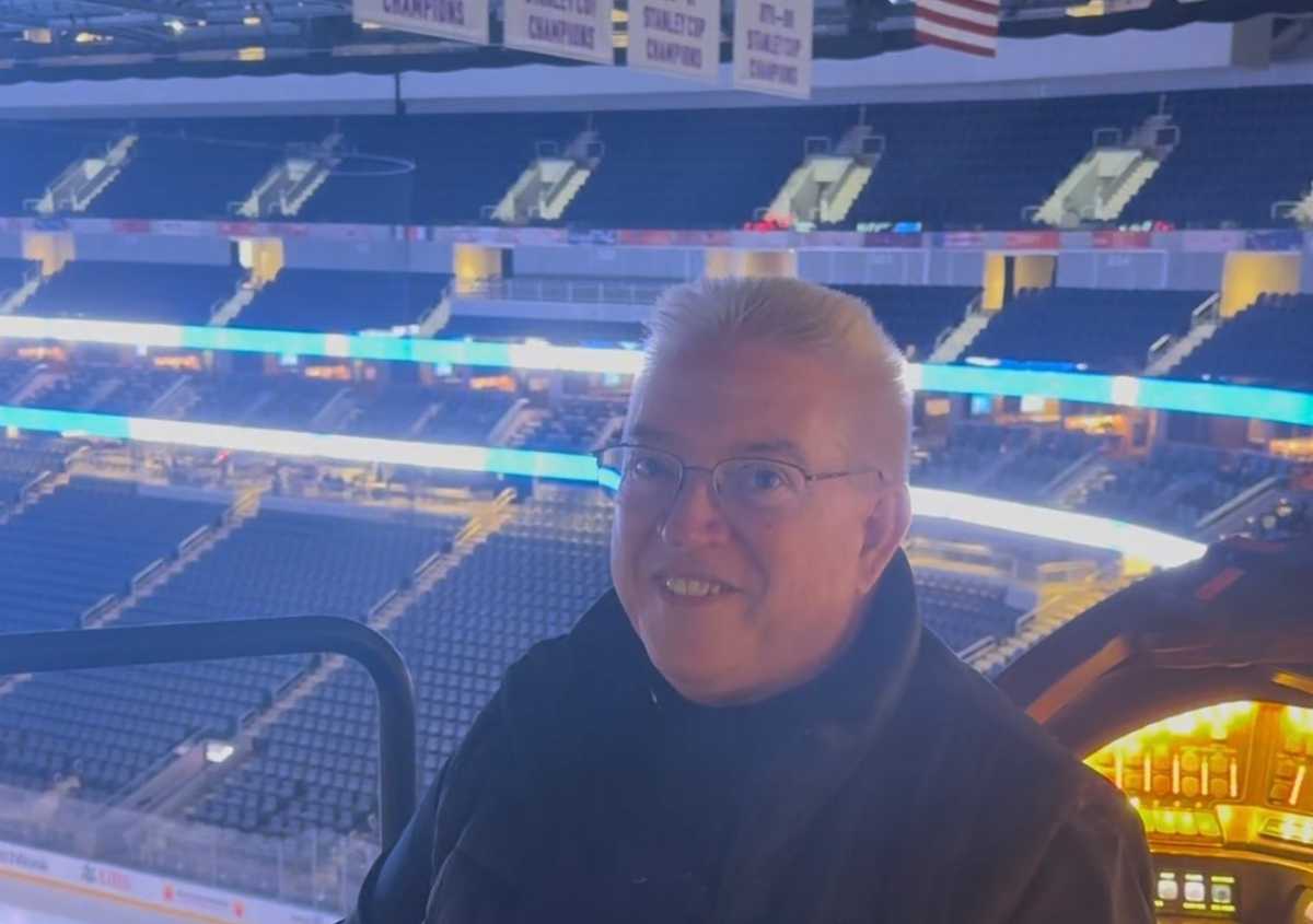 Islanders honor anthem singer Paul Cartier