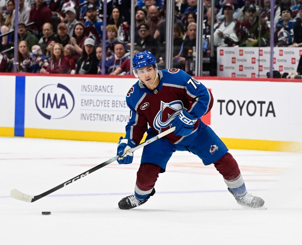 Avalanche signs defenseman Sam Malinski before start of free agency
