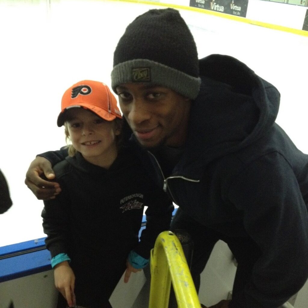 Flyers’ top draft pick Porter Martone reunited with boyhood idol Wayne Simmonds