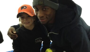 Flyers’ top draft pick Porter Martone reunited with boyhood idol Wayne Simmonds