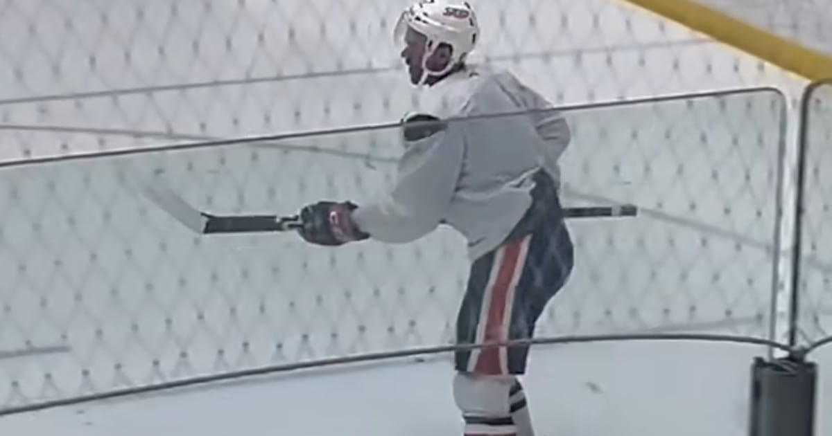 Connor McDavid and Leon Draisaitl make surprise appearance at Newmarket beer league game but lose - CTV News