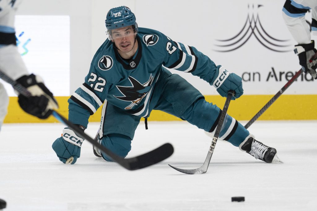 Andrew Poturalski Signs In KHL