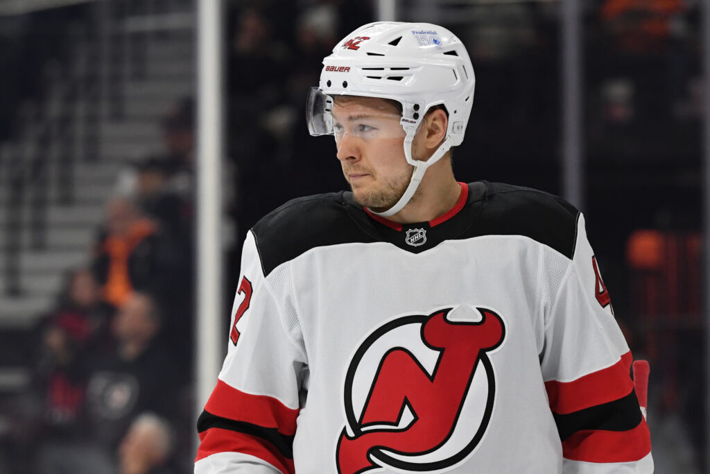 Oilers Sign Curtis Lazar To One-Year Deal