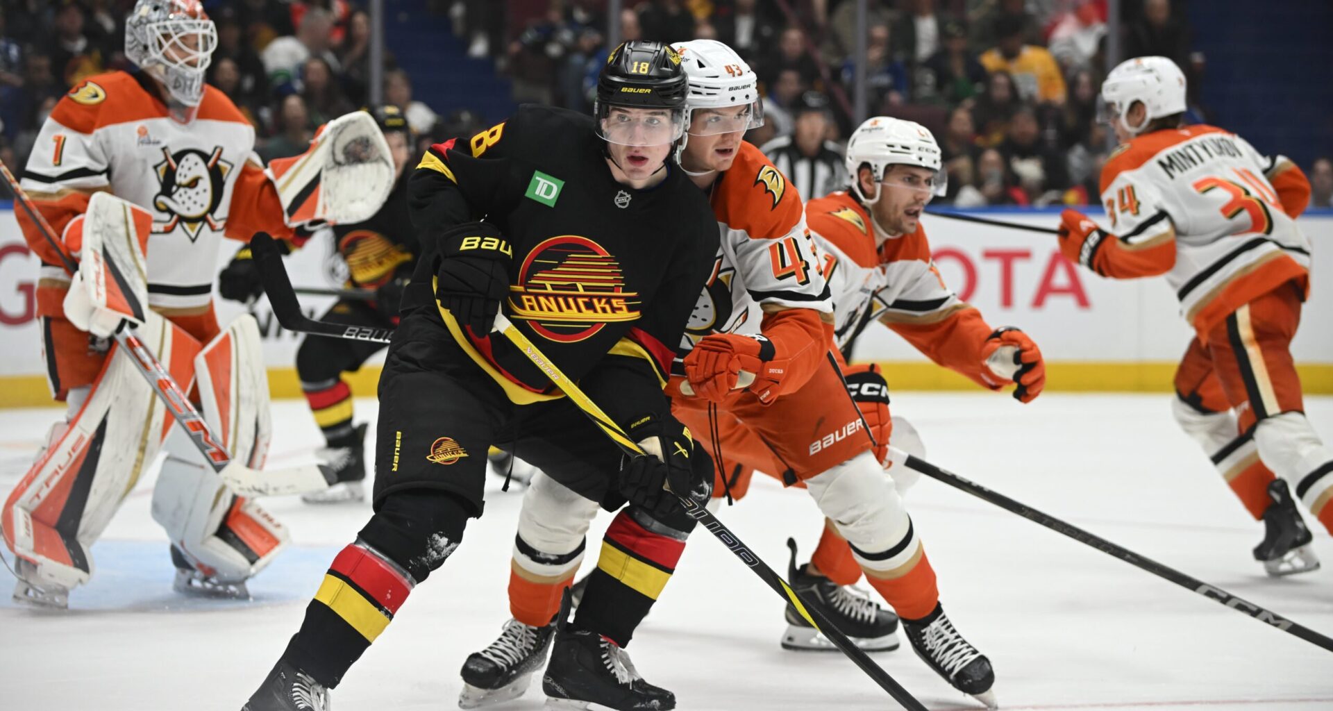 Anaheim Ducks Re-Sign RFA Defenceman