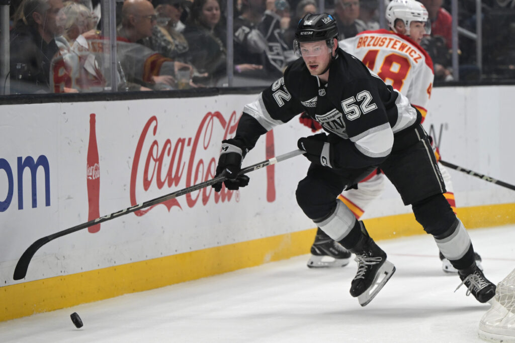Kings Re-Sign Taylor Ward