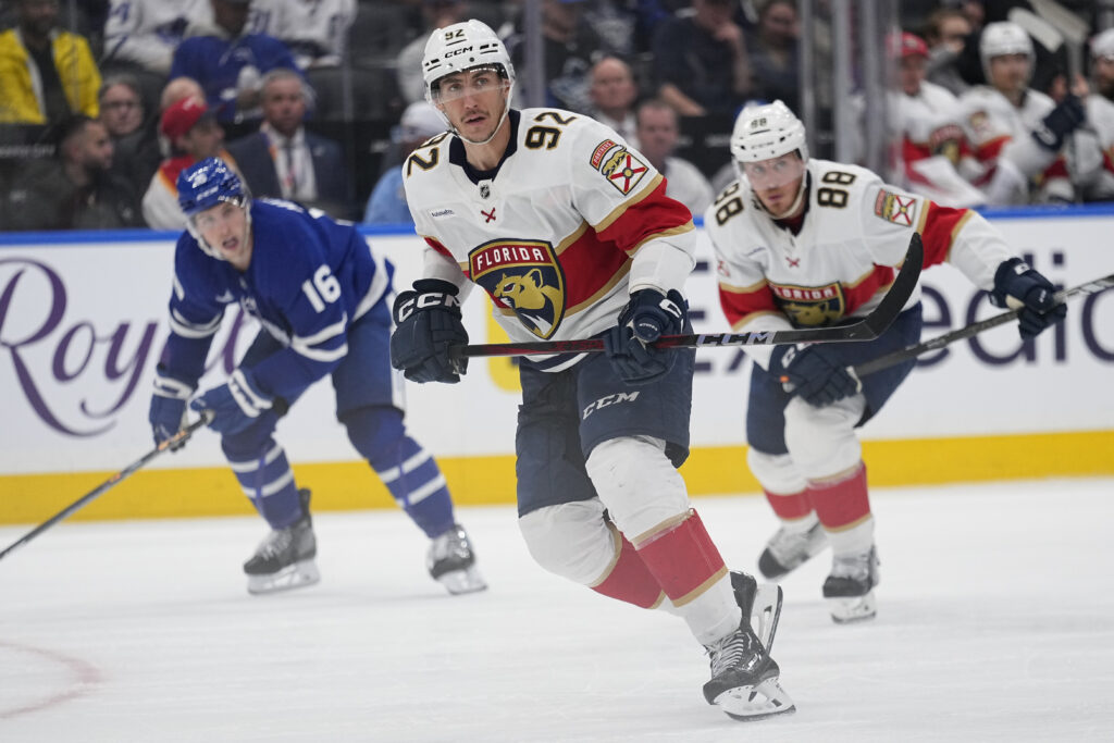 Panthers Sign Tomas Nosek To One-Year Extension