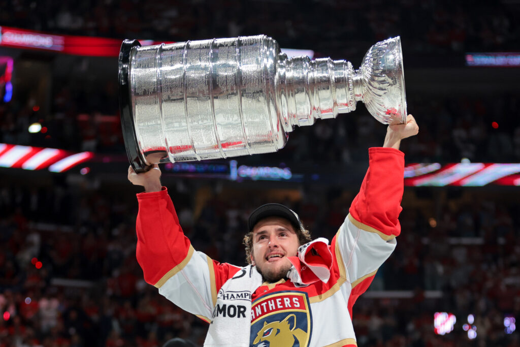 Panthers Sign Mackie Samoskevich To One-Year Deal