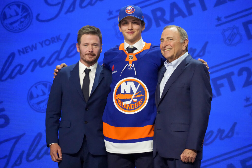 Islanders Sign Victor Eklund To Entry-Level Contract