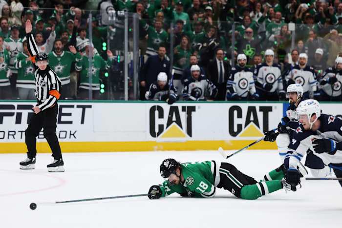 Jets' Scheifele has goal and crucial penalty in Game 6 at Dallas after his father's unexpected death