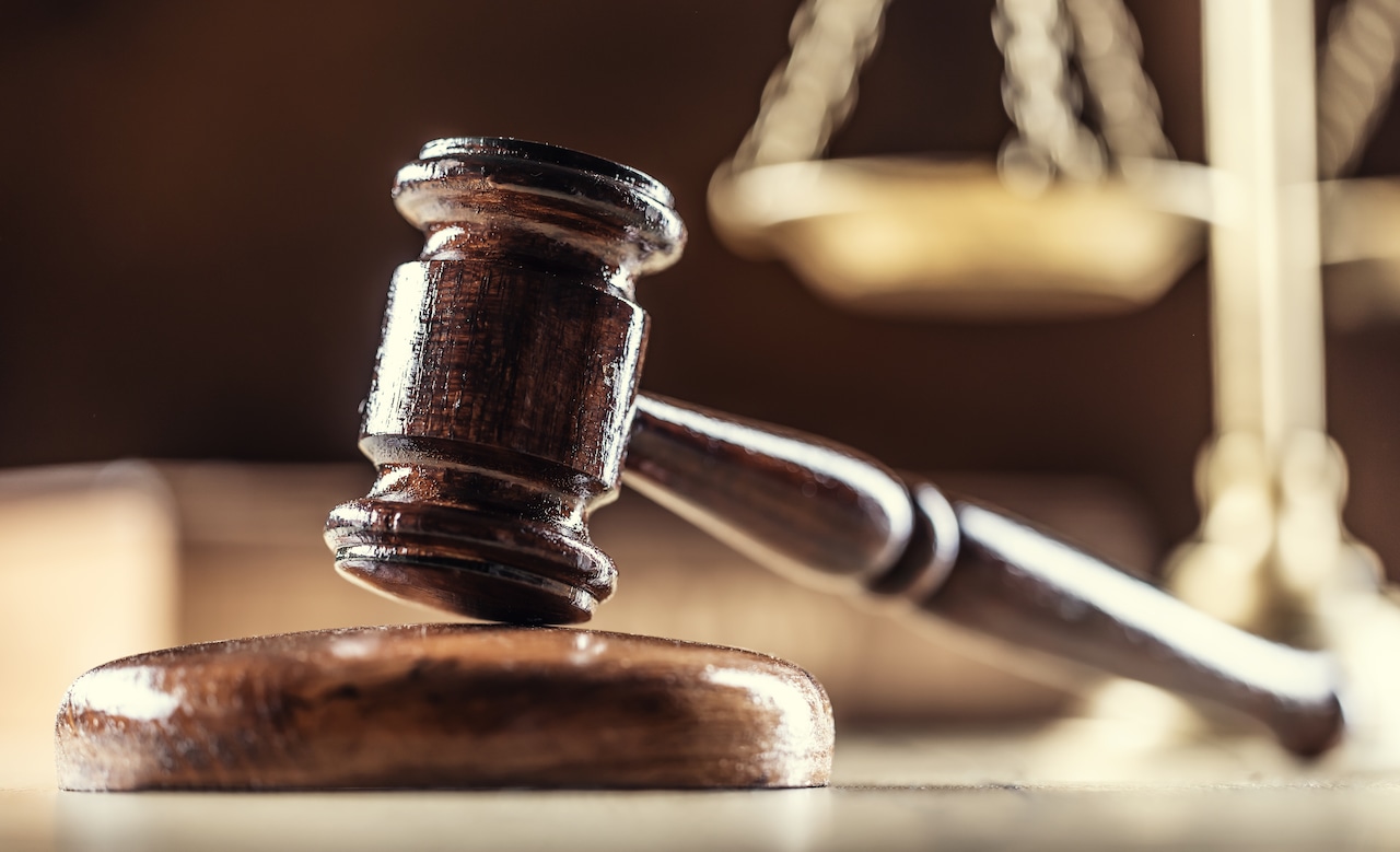 Hockey mom charged, banned from sports complex after confronting 16-year-old referee over call